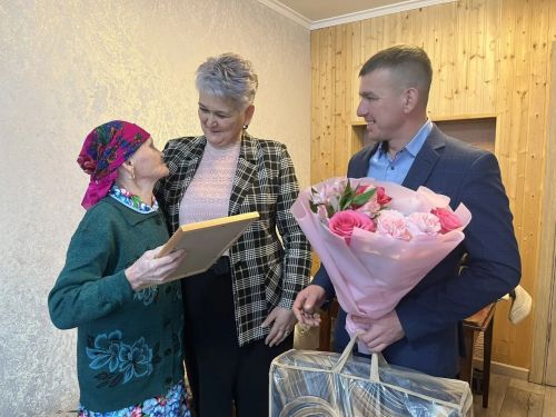Филипповка авылыннан Абрамова Тутия  Исеевна үзенең 90 яшьлек юбилеен билгеләп үтә