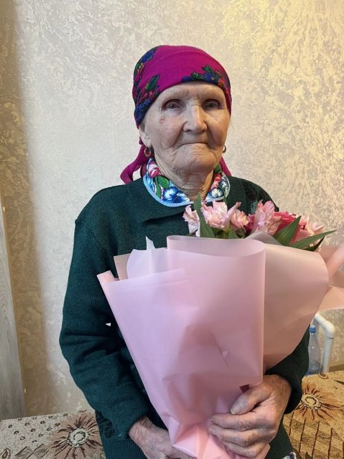 Филипповка авылыннан Абрамова Тутия  Исеевна үзенең 90 яшьлек юбилеен билгеләп үтә