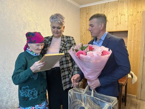 Филипповка авылыннан Абрамова Тутия  Исеевна үзенең 90 яшьлек юбилеен билгеләп үтә