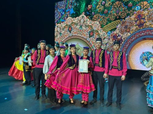 Кукмаралылар Казанның «Әкият» балалар үзәгендә узган бүләкләү тантанасында катнашты