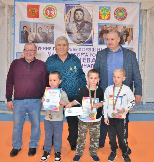 Кукмарада Нурсил Галиев призларына татарча көрәш ярышлары үтте