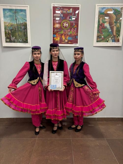 Кукмаралылар Казанның «Әкият» балалар үзәгендә узган бүләкләү тантанасында катнашты