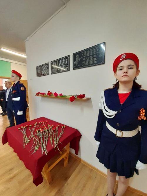 В Чарлинской школе Кукморского района открыли мемориальную доску в память о Герое СВО