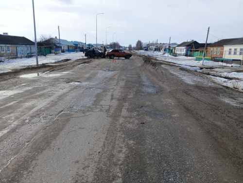 Кукмара районында ике җиңел машина бәрелешкән, машина йөртүчеләрнең берсе зыян күргән