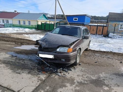 Кукмара районында ике җиңел машина бәрелешкән, машина йөртүчеләрнең берсе зыян күргән