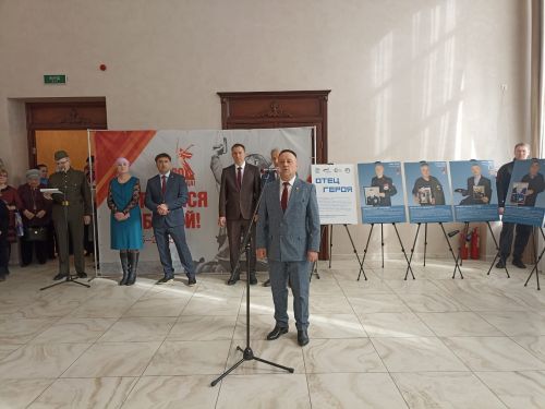 Кукмарада «Герой әтисе» дип исемләнгән фотокүргәзмә ачылды
