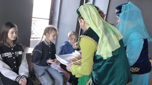 Кукмара туган төбәкне өйрәнү музеена Нократ Аланы шәһәреннән кунаклар килде