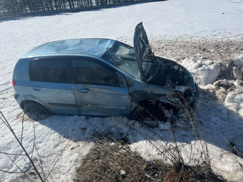 Кукмара районында җиңел автомобиль юл читенә төшкән