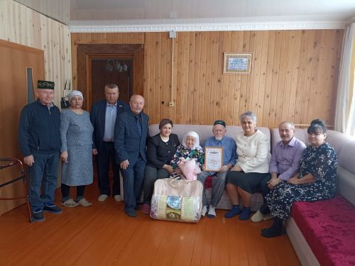 Кәркәүчтә яшәүче Фәния һәм Тимерхан Фатыйховлар “Районның мактаулы юбилярлары” китабына кертелделәр