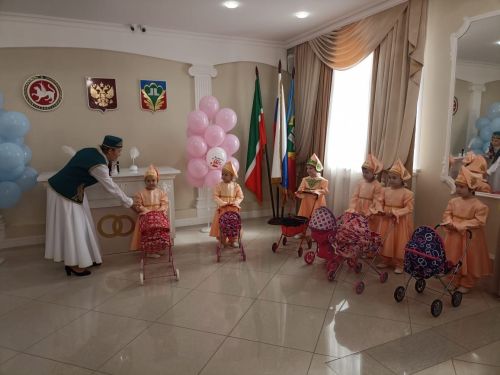Кукмараның Никахлашу сараенда йөкле ханымнар өчен бәйрәм узды