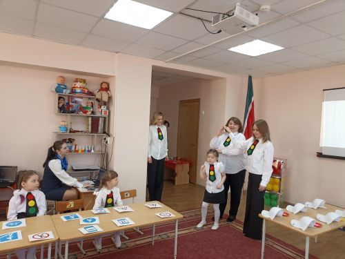 Кукмараның «Чулпан» балалар бакчасында юл йөрү кагыйдәләренә багышланган семинар узды