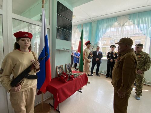 Нырты мәктәбендә махсус хәрби операциядә һәлак булган ике якташыбыз истәлегенә мемориаль такталар ачылды