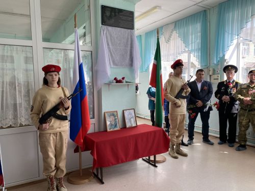 Нырты мәктәбендә махсус хәрби операциядә һәлак булган ике якташыбыз истәлегенә мемориаль такталар ачылды