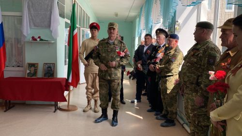 Нырты мәктәбендә махсус хәрби операциядә һәлак булган ике якташыбыз истәлегенә мемориаль такталар ачылды