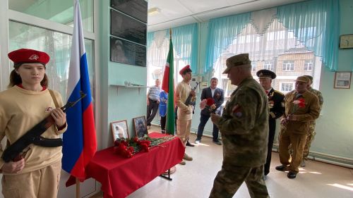 Нырты мәктәбендә махсус хәрби операциядә һәлак булган ике якташыбыз истәлегенә мемориаль такталар ачылды