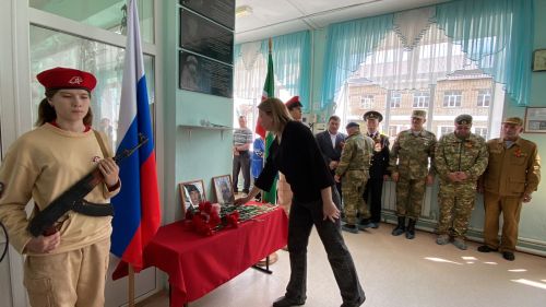 Нырты мәктәбендә махсус хәрби операциядә һәлак булган ике якташыбыз истәлегенә мемориаль такталар ачылды