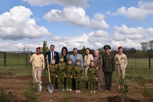 В Кукморе посадили саженцы деревьев в рамках акции «Сад памяти»