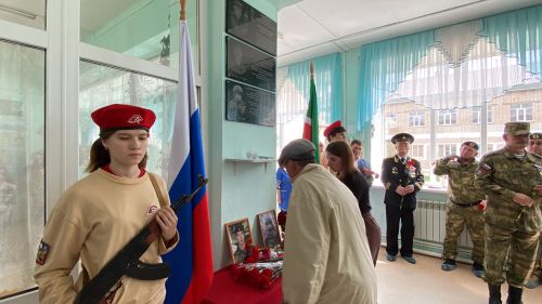 Нырты мәктәбендә махсус хәрби операциядә һәлак булган ике якташыбыз истәлегенә мемориаль такталар ачылды