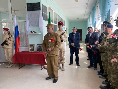 Нырты мәктәбендә махсус хәрби операциядә һәлак булган ике якташыбыз истәлегенә мемориаль такталар ачылды