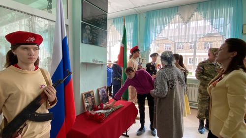 Нырты мәктәбендә махсус хәрби операциядә һәлак булган ике якташыбыз истәлегенә мемориаль такталар ачылды