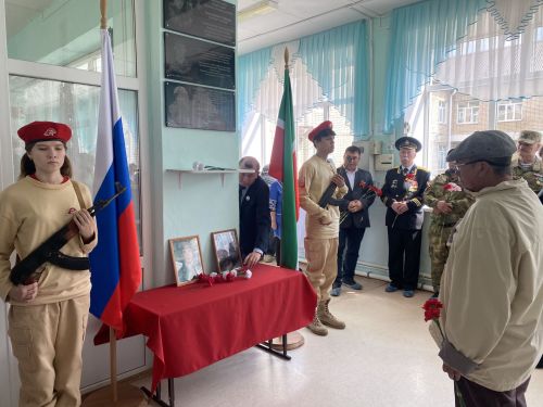 Нырты мәктәбендә махсус хәрби операциядә һәлак булган ике якташыбыз истәлегенә мемориаль такталар ачылды