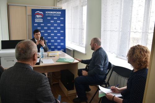 «Бердәм Россия» көне кысаларында Дәүләт Советы депутаты Данис Шакиров Кукмарада халыкны кабул итте