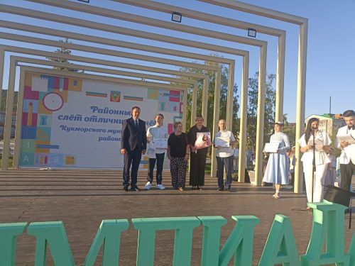Кукмарада уку алдынгыларын хөрмәтләделәр