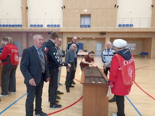 Кукмарада физик мөмкинлекләре чикләнгән кешеләр арасында өстәл уеннары буенча ярыш узды