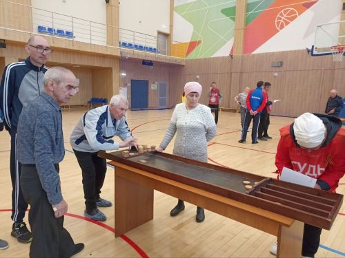Кукмарада физик мөмкинлекләре чикләнгән кешеләр арасында өстәл уеннары буенча ярыш узды