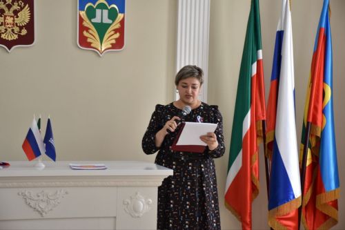 Россия көне алдыннан Кукмара районында яшәүче яшь гражданнарга паспортлар тапшырылды