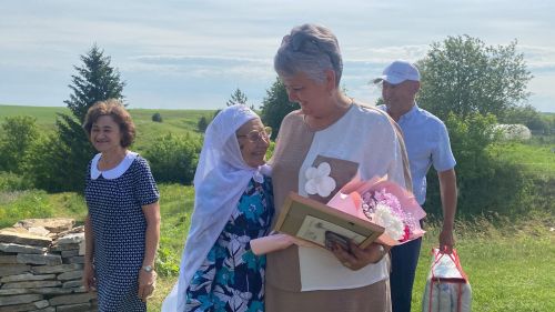 Югары Өскебаш авылыннан Маһибәдәр Мөҗипова 95 яшьлек гомер бәйрәмен билгеләп үтте