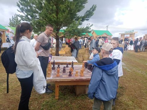 Бөтенроссия авыл Сабантуенда Татарстан ишегалдын Кукмара районы тәкъдим итте