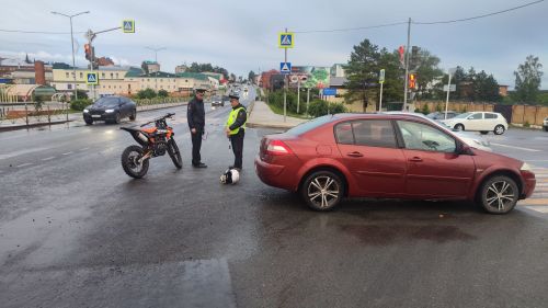 Кукмарада питбайкта хәрәкәт итүче яшүсмер машина белән бәрелешкән