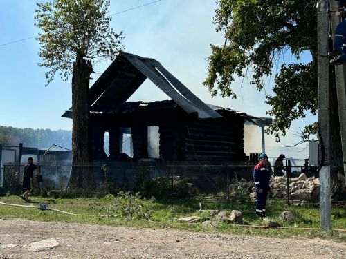 Житель Кукморского района спас маленького ребенка от пожара