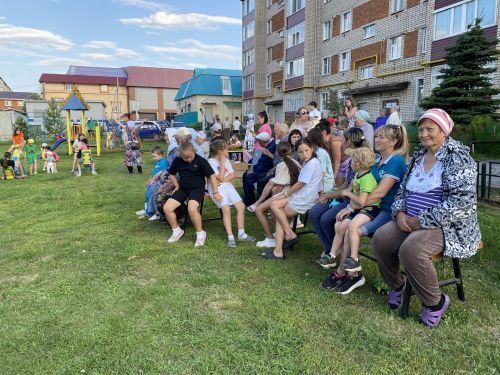 Кукмарада «Дус күршеләр» дип исемләнгән ишегалды бәйрәме узды