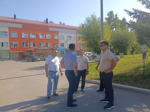 Кукмара районы башлыгы Сергей Димитриев төзелеш мәйданчыкларында булып кайтты