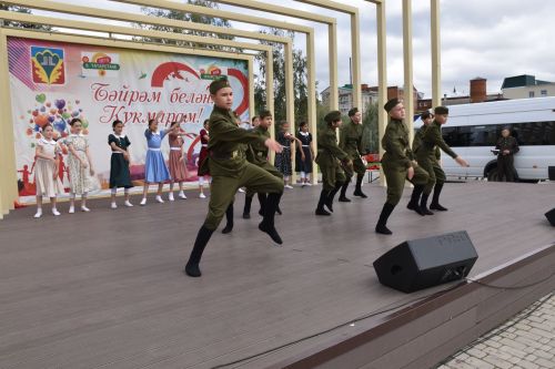 В Кукморе отметили День Флага России