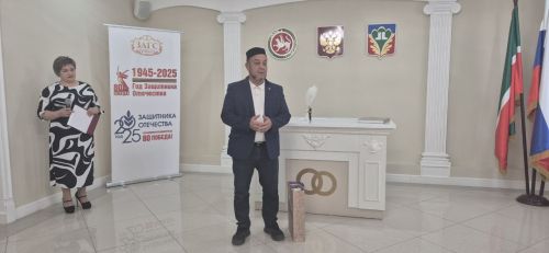 Кукмараның Никахлашу сараенда алтын туйларын билгеләп үтүче парны хөрмәтләделәр