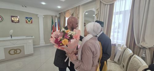 Кукмараның Никахлашу сараенда алтын туйларын билгеләп үтүче парны хөрмәтләделәр