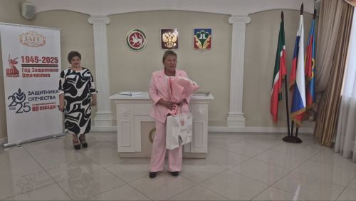Кукмараның Никахлашу сараенда алтын туйларын билгеләп үтүче парны хөрмәтләделәр