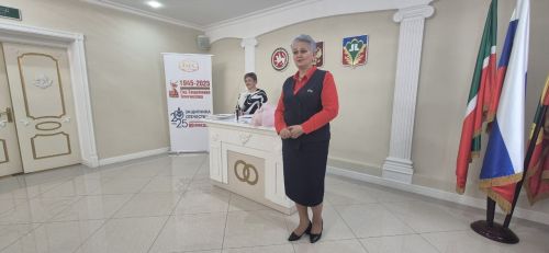 Кукмараның Никахлашу сараенда алтын туйларын билгеләп үтүче парны хөрмәтләделәр