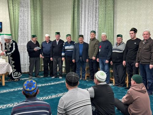“Вахитов” җәмгыяте хуҗалыкта эшләүчеләр арасында ике кешегә Гомрә Хаҗына сертификат тапшырды