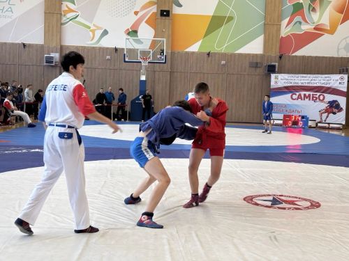 «Барс Арена»да 150 яшь спортчы самбо буенча көч сынашты