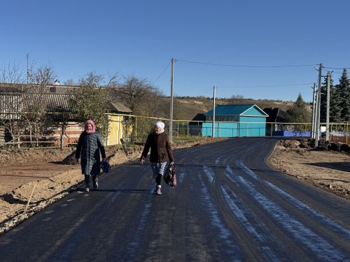 Каждый сантиметр — с точностью: в Кукморском районе обновляют дорогу