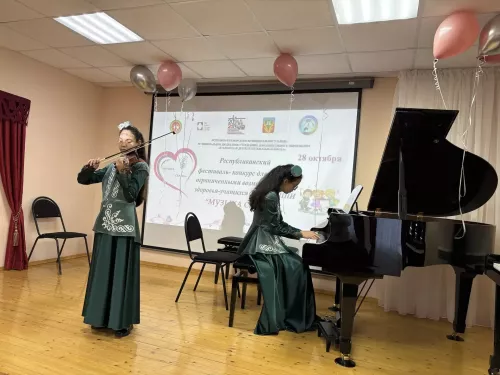 Кукмарада физик мөмкинлекләре чикле балалар катнашында фестиваль-конкурс оештырылды