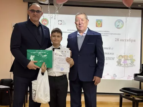 Кукмарада физик мөмкинлекләре чикле балалар катнашында фестиваль-конкурс оештырылды