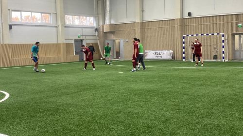 В футбольном манеже «Урал» села Большой Кукмор прошел турнир, организованный в честь гвардии старшего лейтенанта Ильмира Кашапова