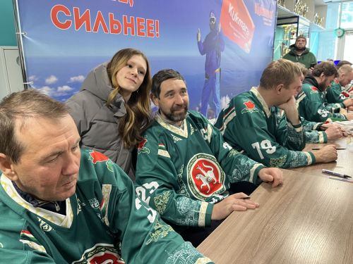 Фоторепортаж: В Кукморе прошла встреча со звёздами хоккея