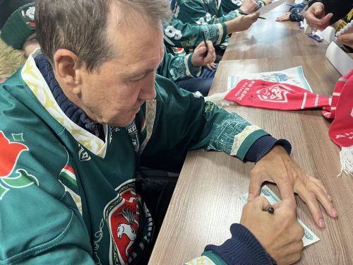 Фоторепортаж: В Кукморе прошла встреча со звёздами хоккея