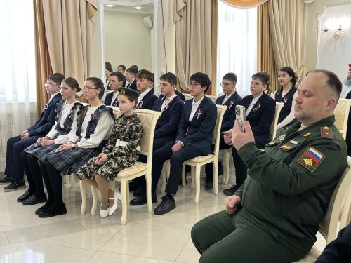 Кукмара районында тантаналы вакыйга: Үсмерләргә паспортлар тапшырылды